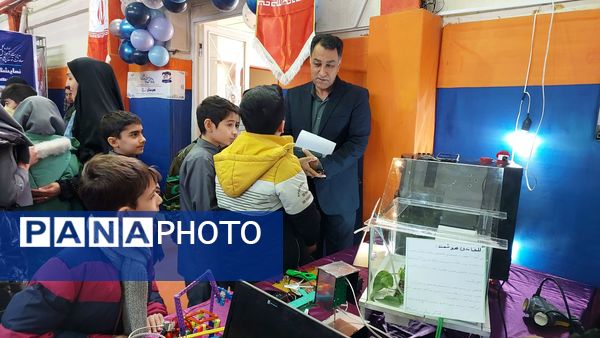 نمایشگاه هفته پژوهش در دبیرستان احمدی روشن شهرستان فردیس