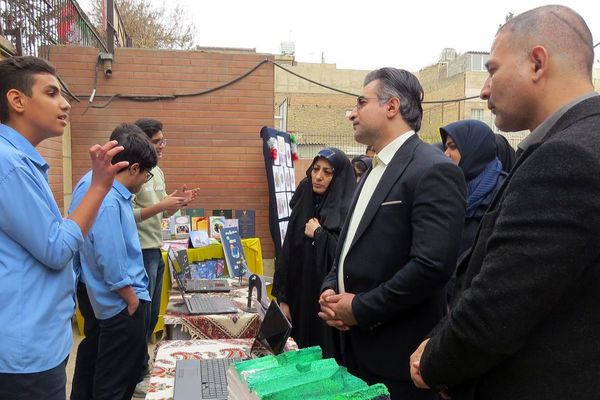 مراسم هفته پژوهش در دبیرستان بانو عفت آهنگری شهرری