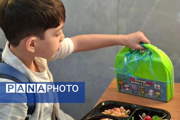 برگزاری جشن غنچه ها در مجتمع آموزشی میرداماد با حضور مدیر آموزش و پرورش ناحیه دو شهرری 