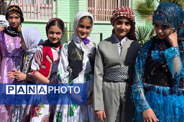 جشن عاطفه‌ها؛ لبریز از مهربانی در دبستان دخترانه قدر بهارستان ۲