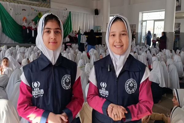 جشن ولادت حضرت علی (ع) در دبستان دخترانه سیدکاظم حسینی یزد برگزار شد 