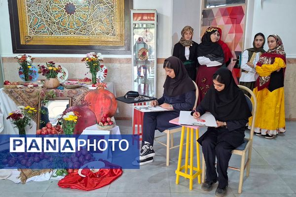 بازدید معاون پرورشی و فرهنگی ادارهکل شهرستانهای استان تهران از جشنواره انار در هنرستان امالبنین ورامین