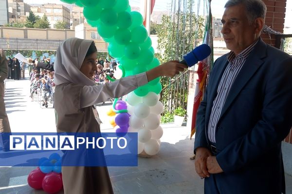 برگزاری جشن شکوفه ها در دبستان حاج تقی احدیان ناحیه ۶ مشهد