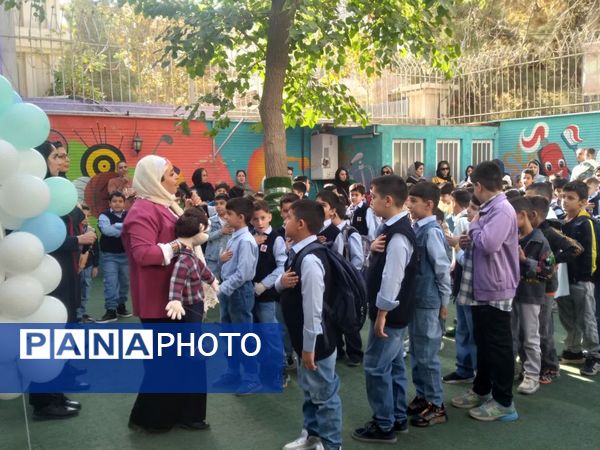 جشن آغاز سال تحصیلی در دبستان مبتکران ناحیه ۷ مشهد