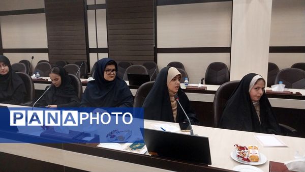 کارگروه دختران نواجوان و جوان مشهد با مشاور معاون رئیس جمهور در امور زنان وخانواده 