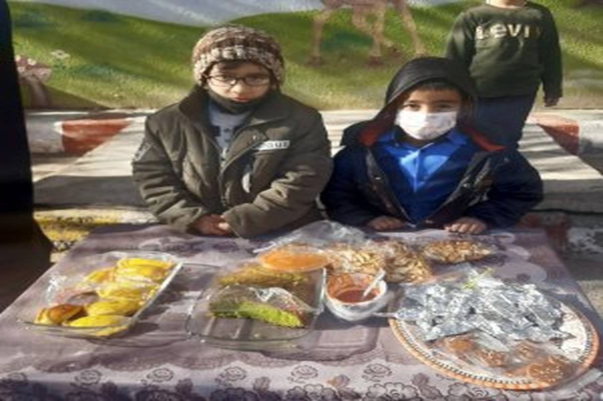  برپایی بازارچه کسب و کار دانش آموزی دبیرستان سما کاشان