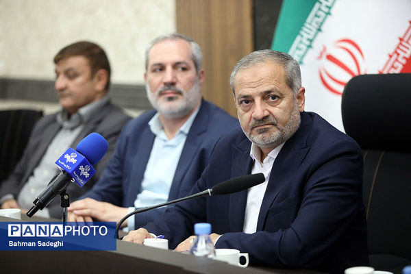 نشست صمیمی وزیر آموزش و پرورش با مدال آوران المپیادهای علمی