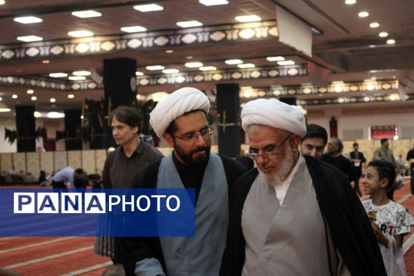 فروغ ایمان و همدلی در نماز جمعه بندرعباس