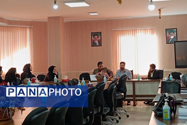تدوین تقویم اجرایی فعالیت های مشاوره ای در رودهن