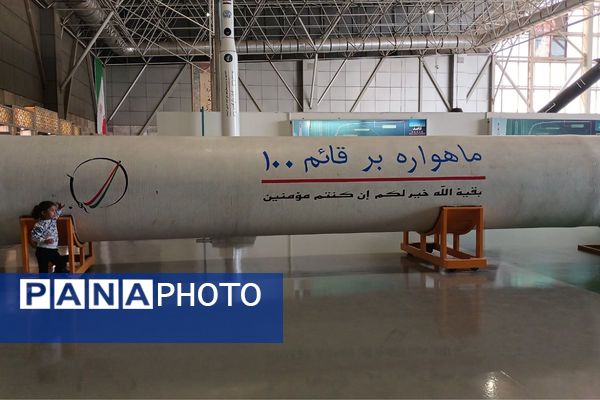 بازدید فرهنگیان بسیجی و دانش‌آموزان ملارد از نمایشگاه هوا و فضا