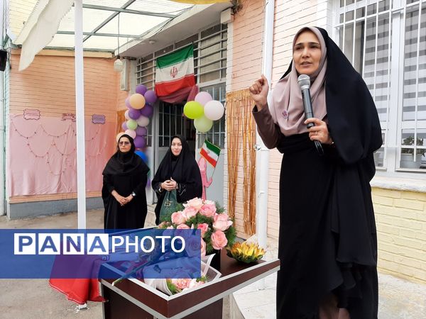 زنگ نیایش همراه با بهار علم و دانش در مدرسه شهید جواهری دو