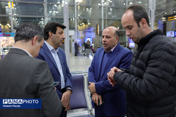 بازگشت طلایی‌پوشان بلندقامت دانش‌آموز ایران با کاپ قهرمانی