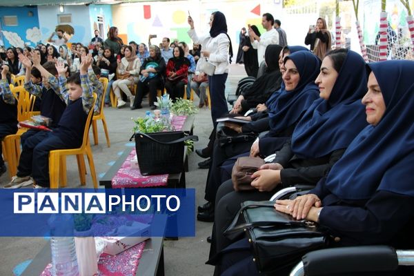 جشن شکوفه‌ها در دبستان منوچهر رزاقی ناحیه۳ مشهد