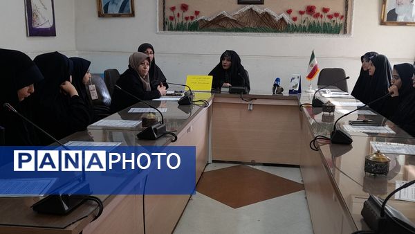 برگزاری اولین جلسه همیاران مشاور دبیرستان شاهد عصمت ناحیه۳ کرج در سال تحصیلی جدید