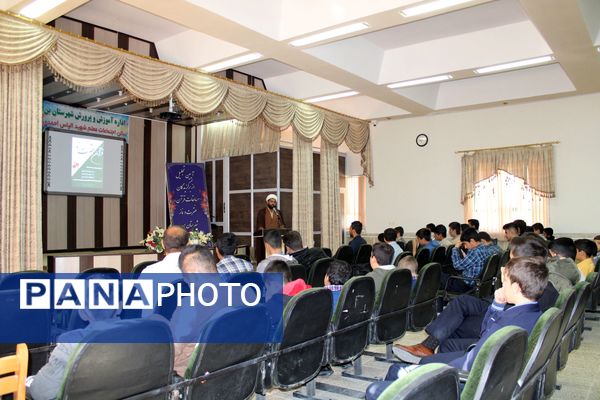 آیین تجلیل از برگزیدگان پسر مسابقات قرآن، عترت و نماز شهرستان بن 