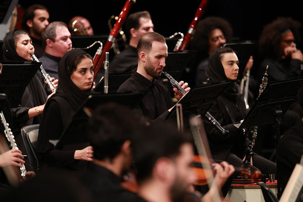 ارکستر سمفونیک تهران به رهبری «پانیذ فریوسفی»