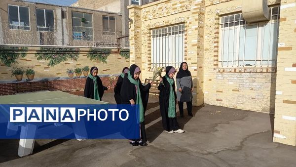 آغاز سال تحصیلی در دبستان دخترانه معلم یزد با عطر شهدا