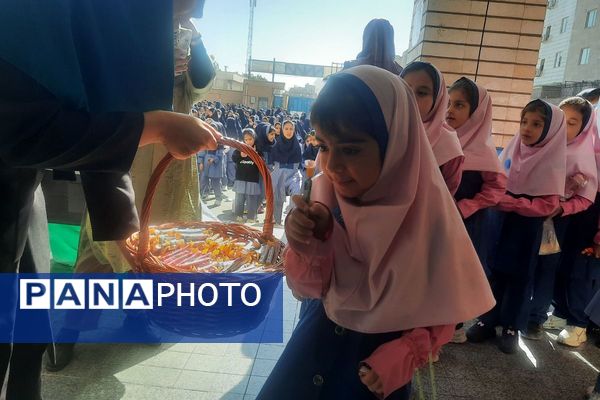 برگزاری مراسم میلاد حضرت زینب (س)در مدرسه مهرآیین بهارستان دو