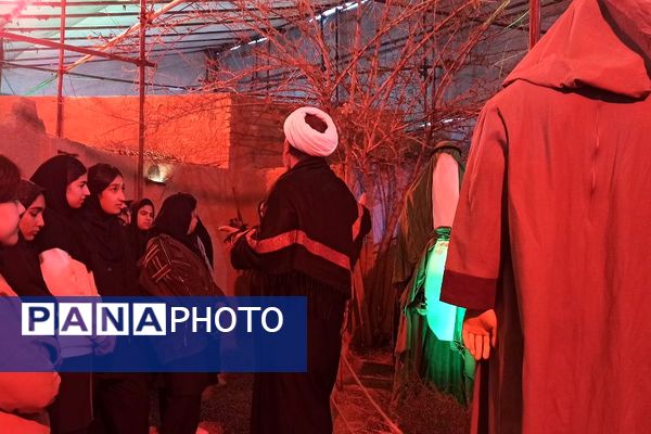 بازدید دانش‌آموزان دبیرستان یادگار امام از کوچه‌های بنی‌هاشم؛ روایتی از همدلی و سوگواری