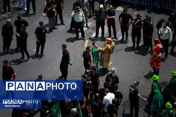 خیمه‌سوزان ظهر عاشورا در چهارراه گلوبندک تهران