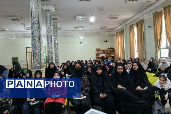 برگزاری جلسه توجیهی هیات‌های دانش‌آموزی دختران آموزش و پرورش ناحیه۶ مشهد