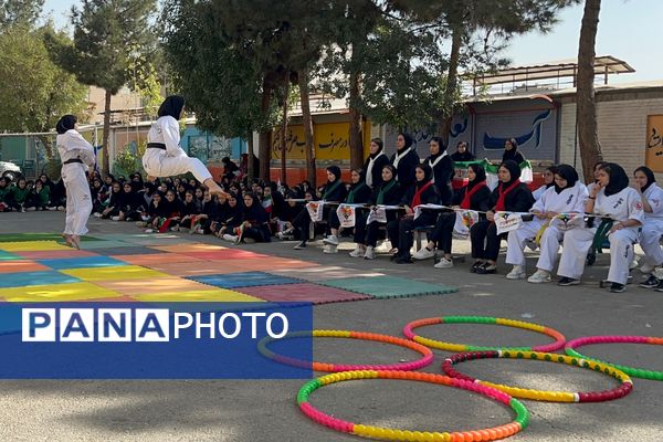 از حرکات رزمی دانش‌آموزان تا طناب‌کشی معلمان، المپیاد ورزشی مدرسه حکمت بهارستان‌دو