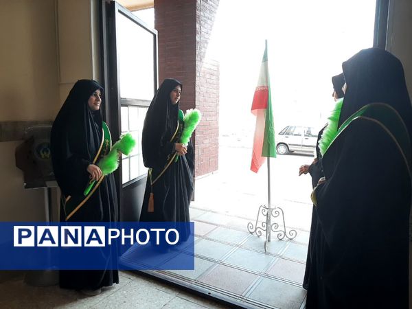 روایتگری مادر شهید مدافع امنیت «حسن مختارزاده» در جمع دانش‌آموزان