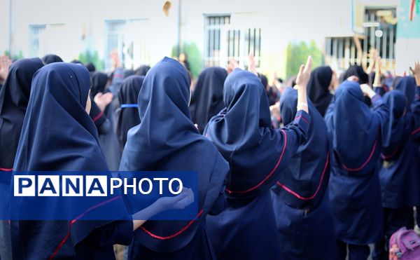 صبحگاهی غرق در علم و شادمانی در آموزشگاه جمهوری اسلامی ناحیه یک شهرستان بهارستان 