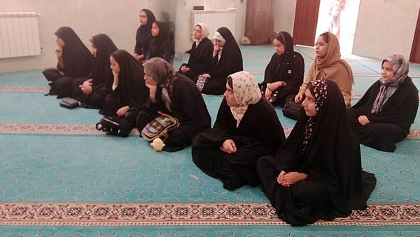 دورهمی دانش آموزان دبیرستان نرجس خاتون(س) روستای ورجان