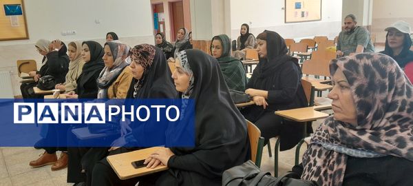 انتخابات اعضای انجمن اولیا و مربیان در دبیرستان فرزانگان استعداد درخشان ملارد