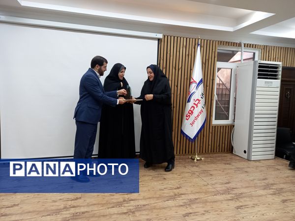مراسم تقدیر از برگزیدگان مسابقات فرهنگی هنری و قرآن و عترت 