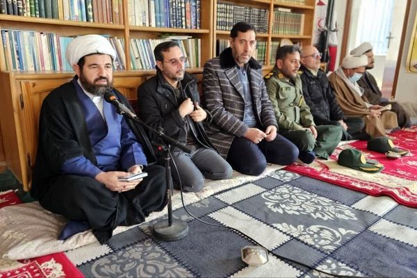 دیدار فرماندار فاروج با امام جمعه به مناسبت آغاز دهه فجر 