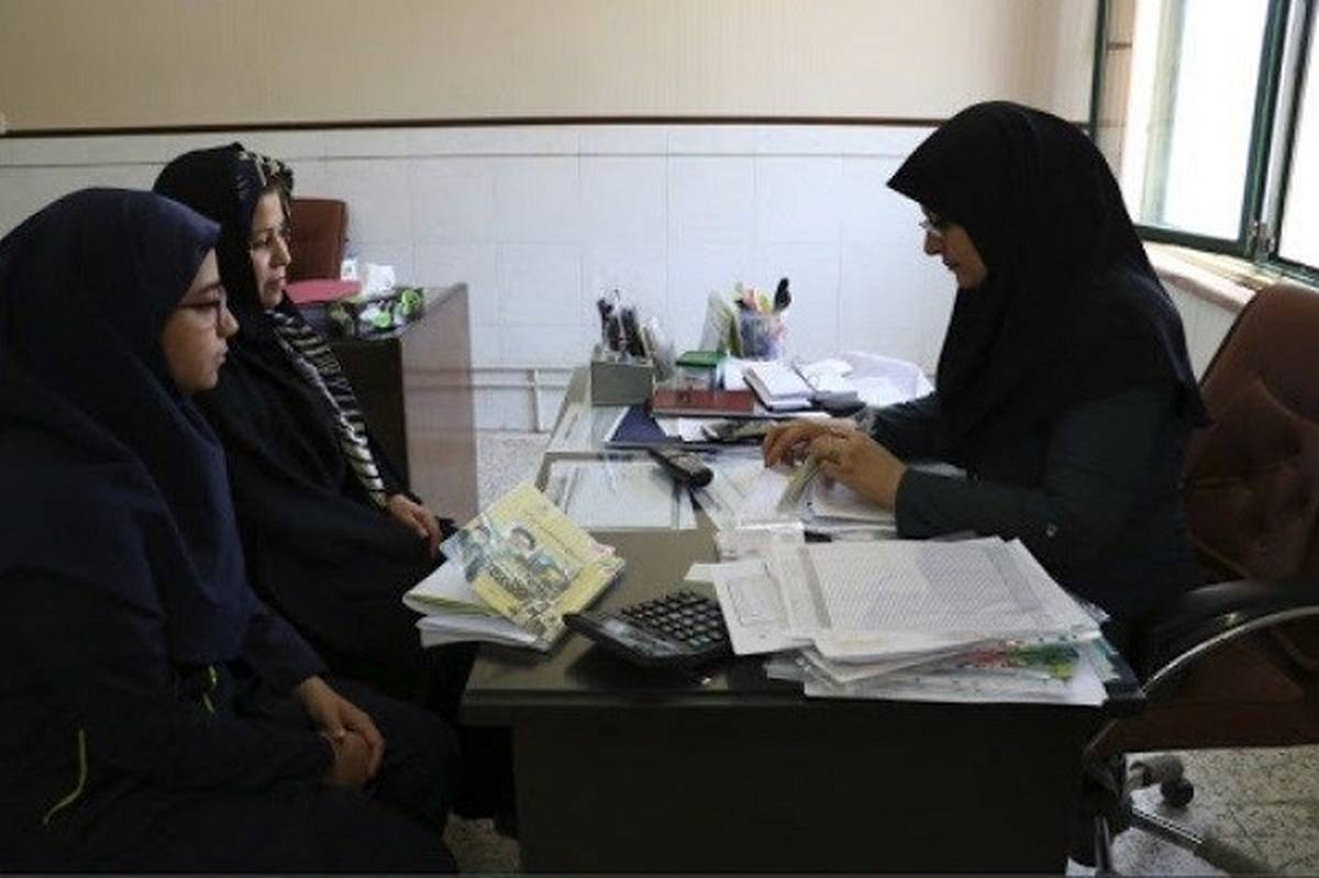 مشاوران مدارس، راهنمای دانشآموزان در مسیر رشد و پیشرفت تحصیلی هستند
