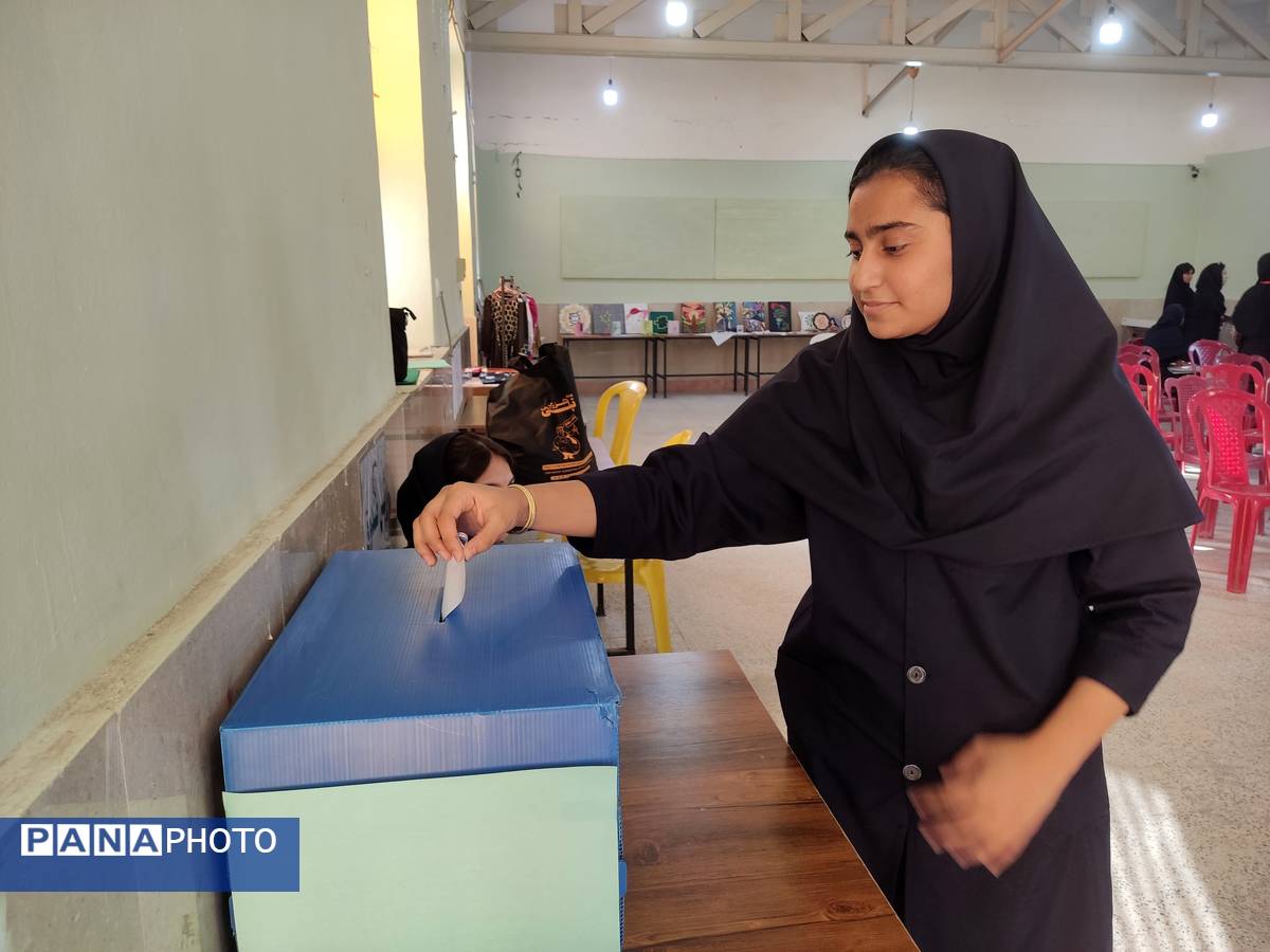 برگزاری باشکوه انتخابات شورای دانش‌آموزی در هنرستان زهرای مرضیه بندرعباس
