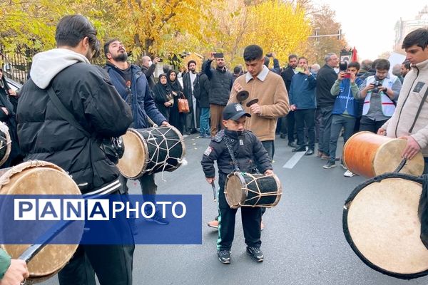 شکوه حضور فرهنگیان مناطق تهران در تشییع شهید گمنام