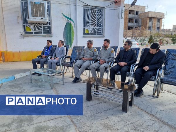 نواختن زنگ استکبار ستیزی و روز دانش آموز در دبیرستان نمونه دولتی مهرورزان خواف