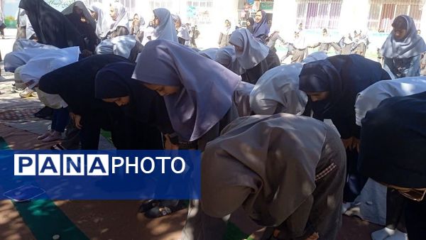 برپایی نماز جماعت  در دبستان شهید نجفی فدافن 
