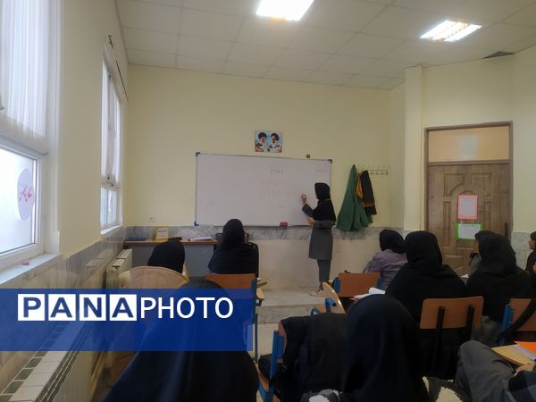 اجرای طرح مدادم در دبیرستان دخترانه امید 