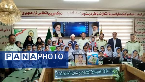 تبریک به پدران شاغل نیروی انتظامی توسط دانش‌آموزان مدرسه شاهد خیر سجادی