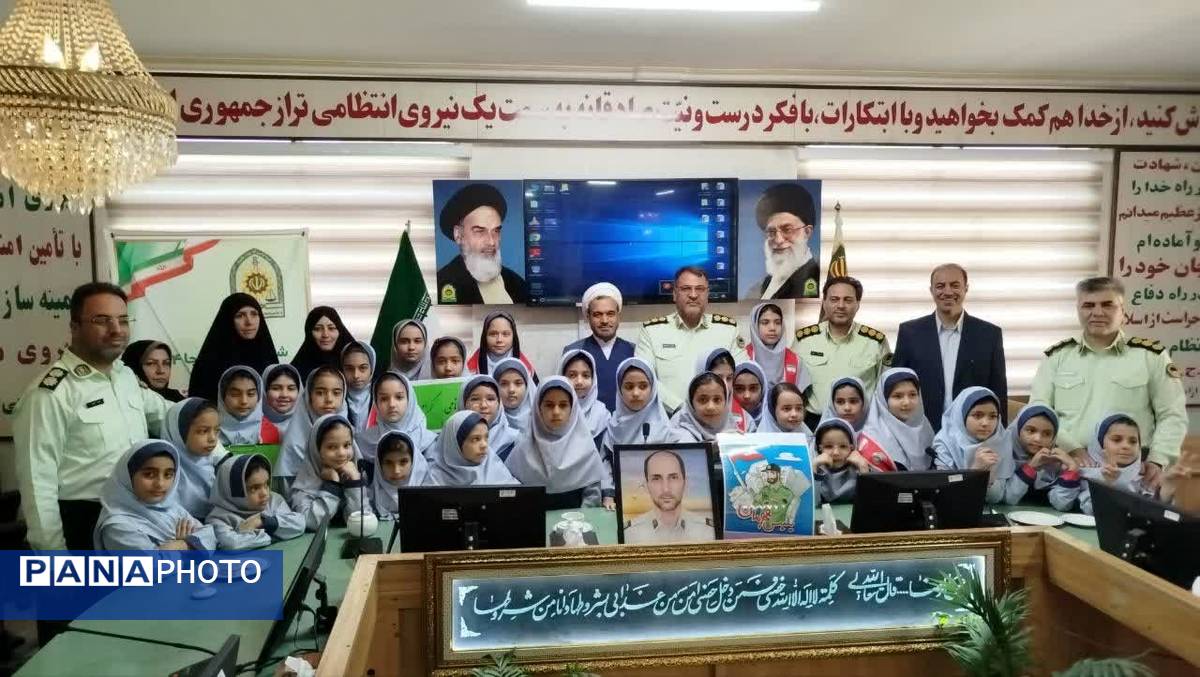 تبریک به پدران شاغل نیروی انتظامی توسط دانشآموزان مدرسه شاهد خیر سجادی