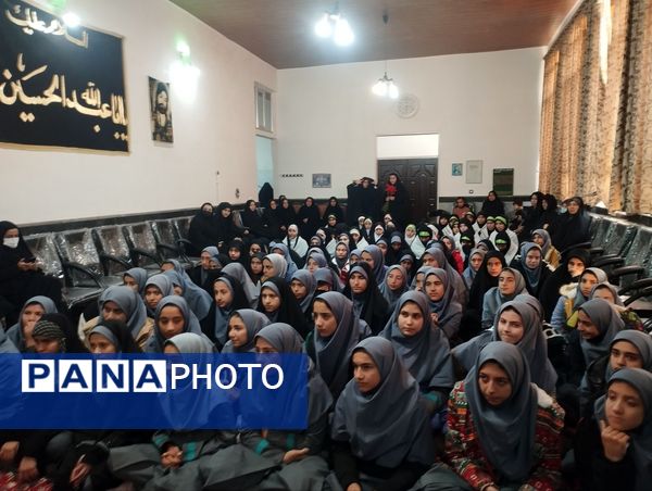 آخرین وداع دانش‌آموزان تبریزی با شهدای گمنام 