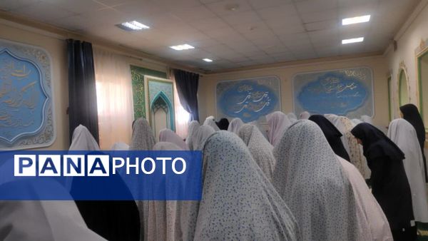 عطر بندگی در مدرسه اقامه نماز جماعت