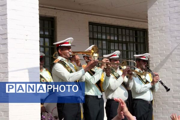 حضور پلیس در دبستان فاطمهالزهرا برای آموزش پیشگیری از آسیبهای اجتماعی
