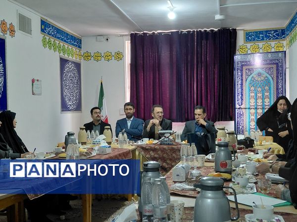 جلسه  مدیران متوسطه اول مدارس در دبیرستان شهرآرا دو