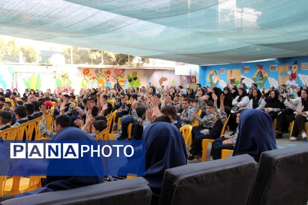 جشن شکوفه‌ها در دبستان منوچهر رزاقی ناحیه۳ مشهد