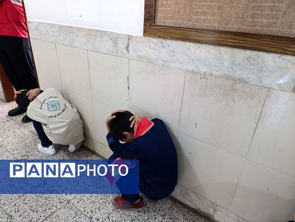 مانور سراسری زلزله در مدرسه دکتر توسلی 