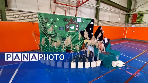 پخت نذری گرامیداشت ایام فاطمیه در دبیرستان دین و دانش مرند