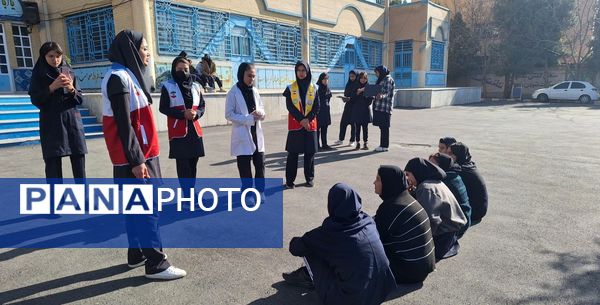  مانور زلزله در مدرسه فجر اسلام 