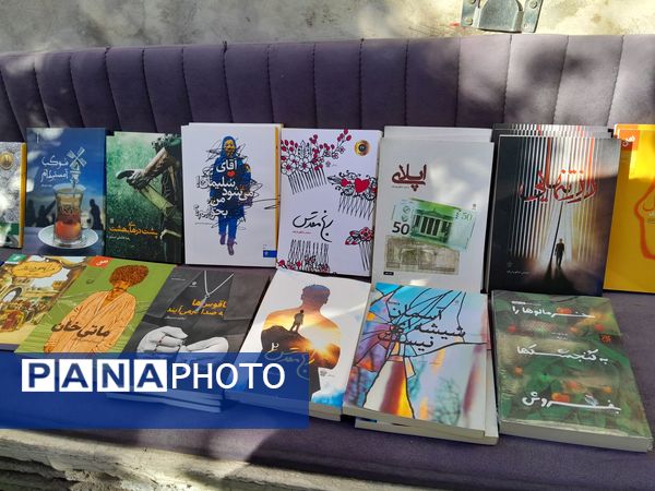برپایی نمایشگاه کتاب در دبیرستان سلاله ناحیه یک کرج 