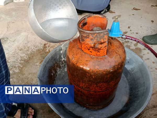 پخت و توزیع نذری در روز تاسوعای حسینی روستای حسن آباد داراب استان فارس